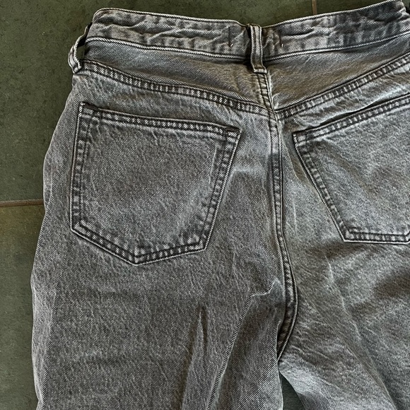 Abercrombie & Fitch Relaxed Gray Denim Jeans - Picture 5 of 6